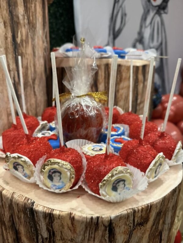 Snow White Cake Pop